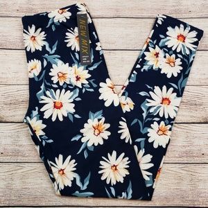 Buttery soft leggings daisy blue floral
